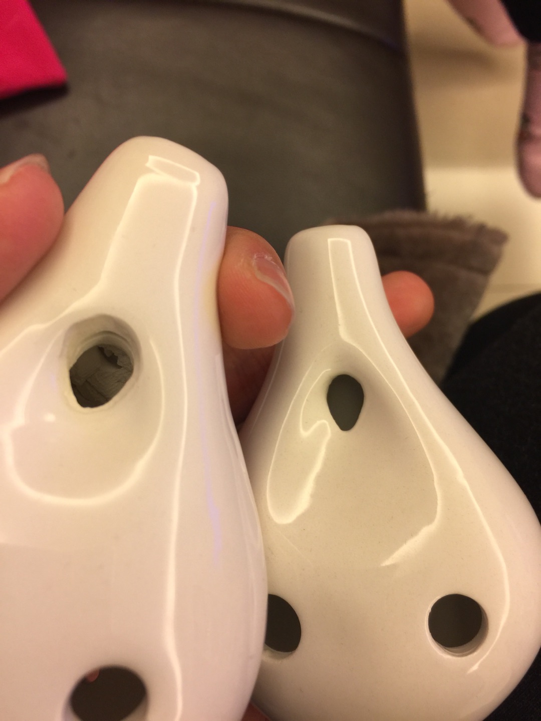 买了2个,是来陪小朋友玩的,外观看起做工不错,但其中一个里面稍有瑕疵,就是娱乐一下,音准不准不会听,所以就懒得换了