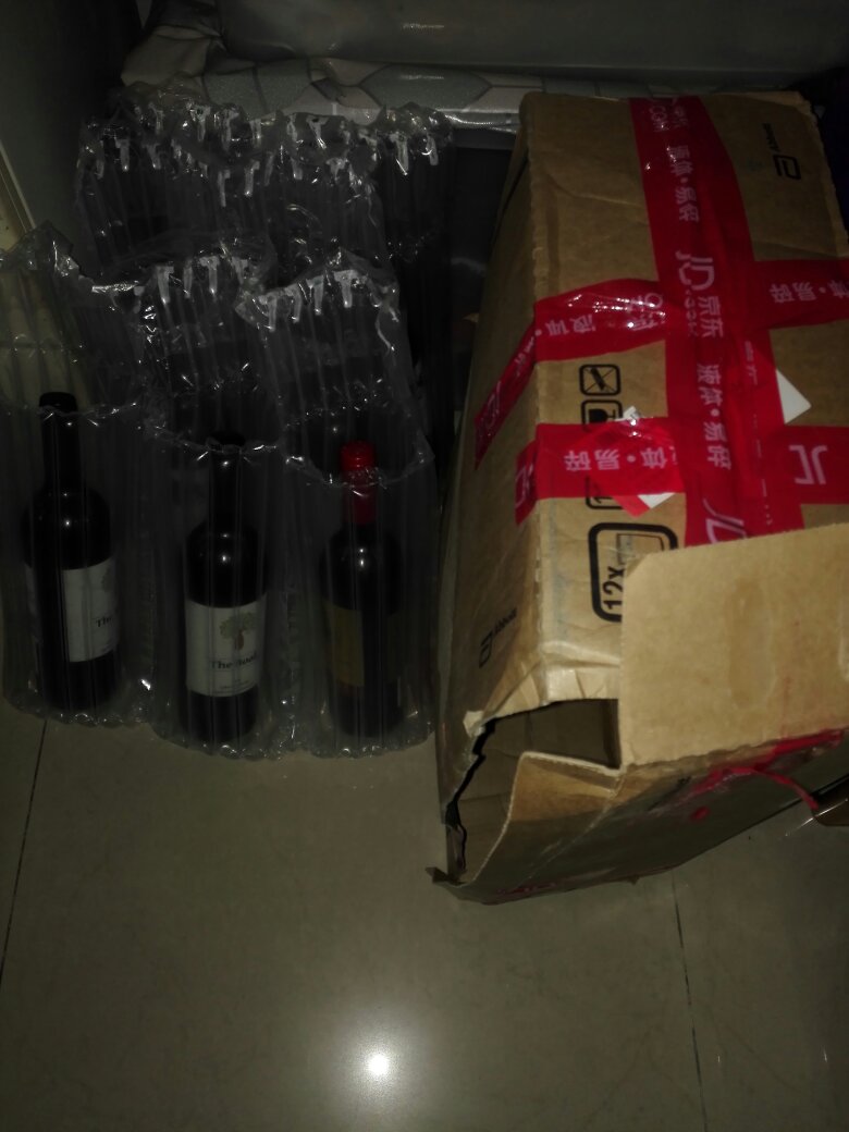 除了包装破了,其他还行,有内包装。