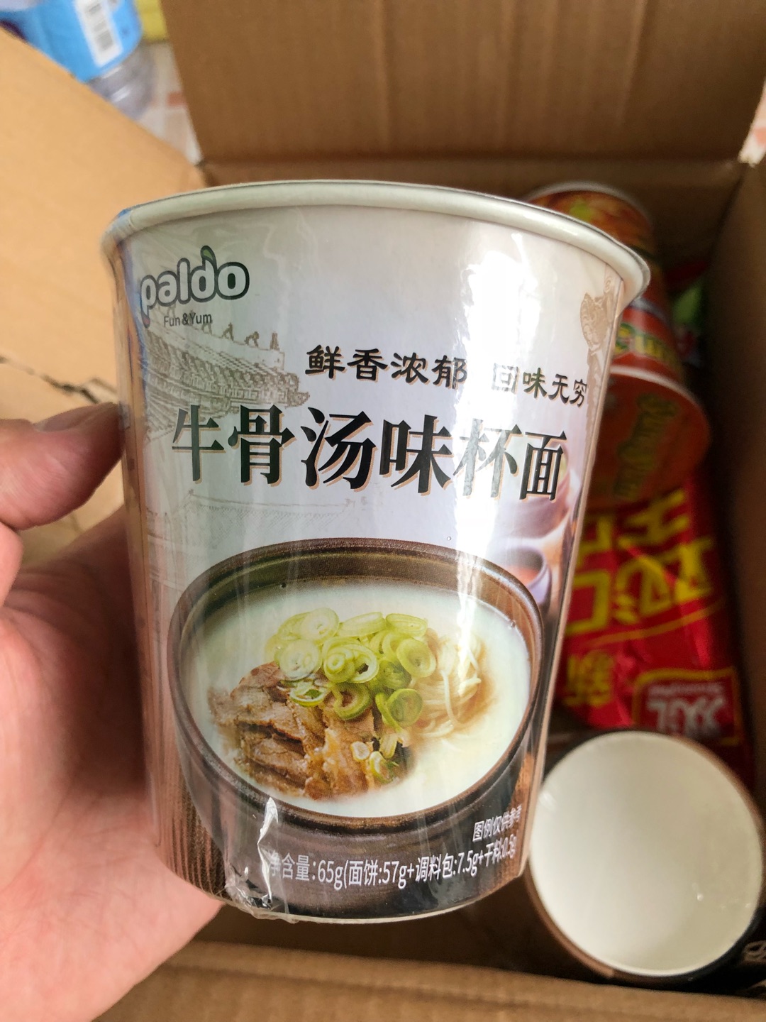 经常网购,总有大量的包裹收,感觉写评语花掉了我大量的时间和精力!所以在一段时间里,我总是不去评价或者随便写写!但是,我又总是觉得好像有点对不住那些辛苦工作的卖家客服、仓管、老板。于是我写下了一小段话,给我觉得能拿到我五星好评的卖家的宝贝评价里面以示感谢和尊敬!首先,宝贝是性价比很高的,我每次都会先试用再评价的,虽然宝贝不一定是最好的,但在同等的价位里面绝对是表现最棒的。的配送绝对是一流的,送货速度快,配送员服务态度好,每样东西都是送货上门。希望能再接再厉,做得更大更强! 双胆爆款