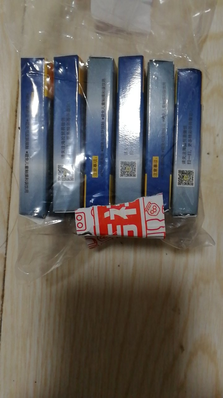 一盒一片有点贵吧,但比起买玻璃水便宜多了。