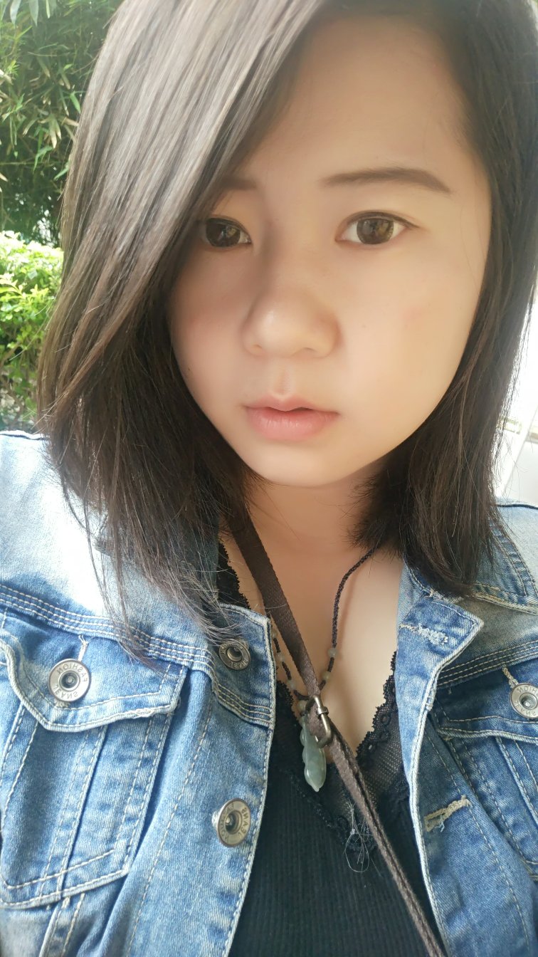 我觉得不是特别明显,颜色就只是棕色而已。