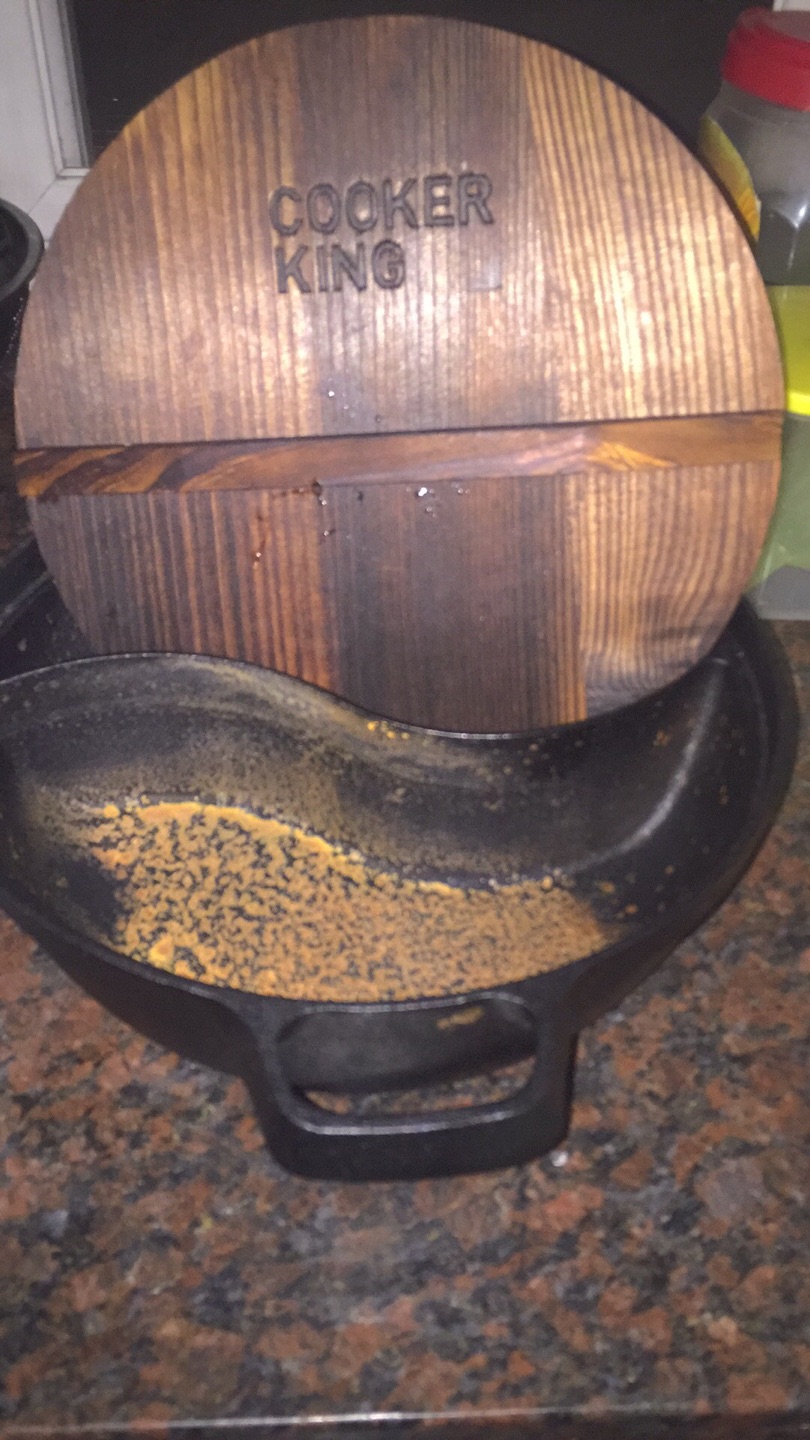 超级重。活动价买150块还是很划算的。是生铁来的。总的来说真的很划算。在家也能吃鸳鸯火锅了。
