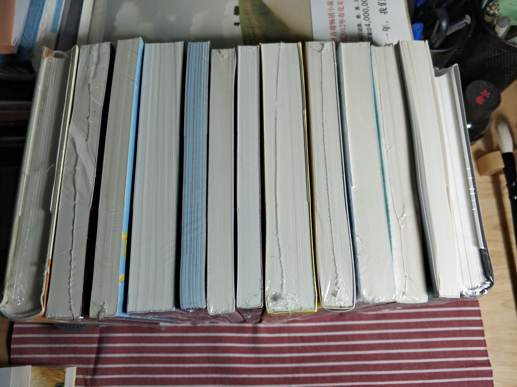 又一次囤书,我觉得我是不是有病了,虽说看书也很多,可家里未读的书始终不见少,还有种增加的趋势,也一再告诫自己看完了再买,始终忍不住活动的诱惑,比在书店买书不知道便宜多少呢,还给送货上门?