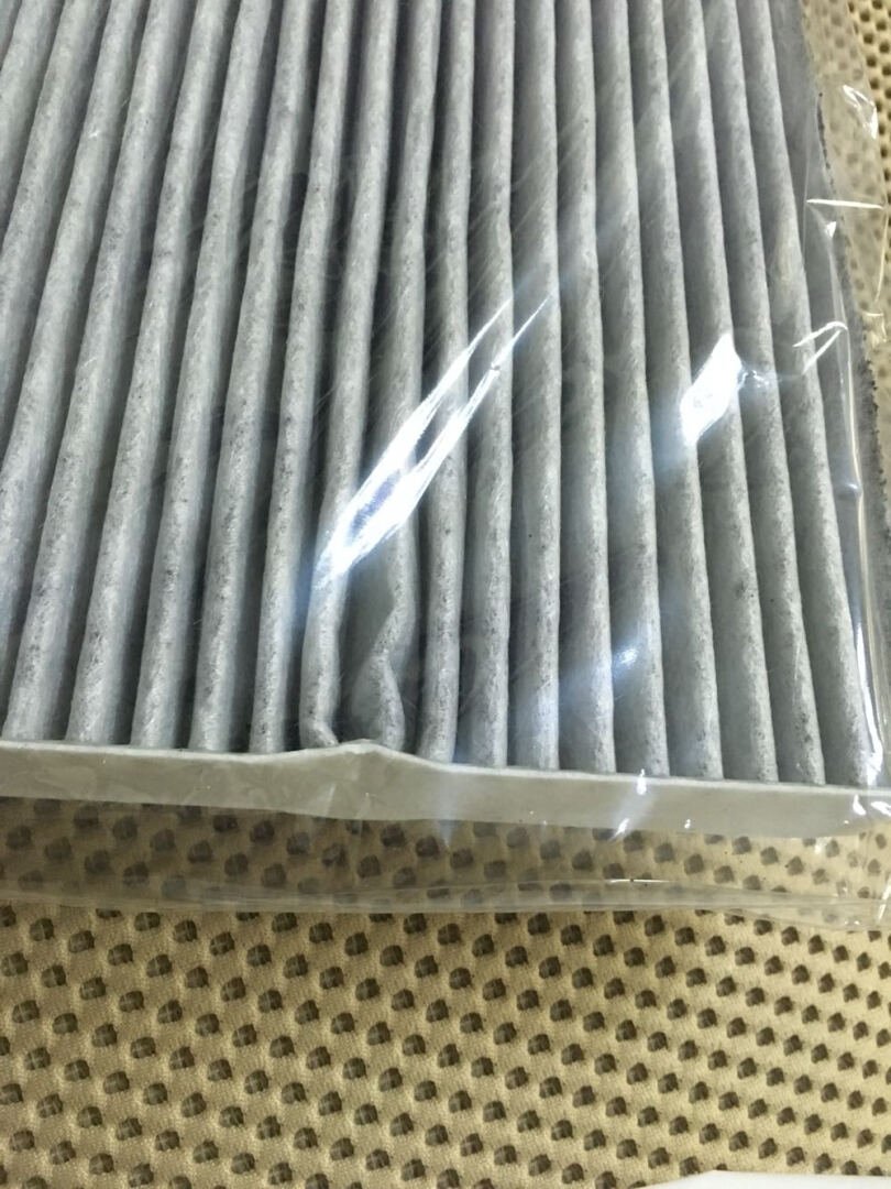 海拉这牌子在国内不是很出名,但是质量也很不错的,这次满减优惠买了三滤,才*块不到,在买汽车用品比外面换的杂牌子超好很多。。。