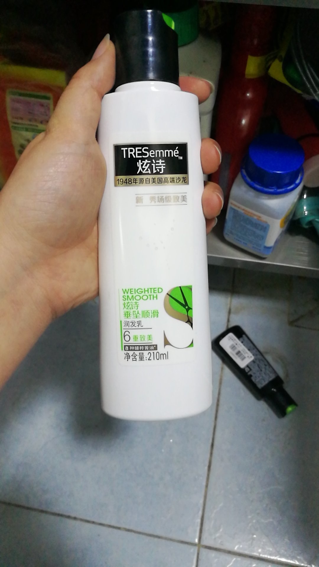 十块钱一瓶,感觉比较稀,不过比不用强。