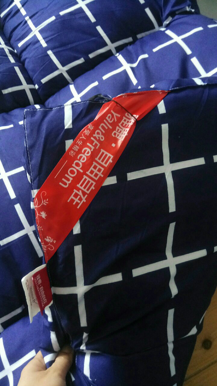 昨天收到,晚上墊上睡得很暖!