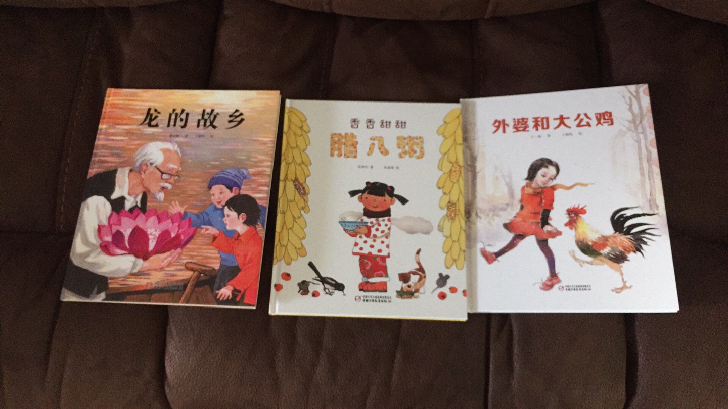非常好,礼盒的内容丰富,有春联、有手工、有红包、有故事书。特别是春联是我喜欢的传统的由右到左的上下联。而且对联的书法也很好。希望明年还出类似的大礼包。