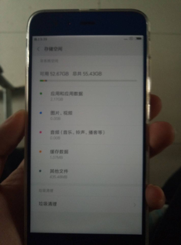 今天下午刚刚收到手机拿到手里有点小(屏幕是5.15/我原先用的是魅族note5 屏幕说不定不习惯吧)玩游戏因为时间限制我只试了刺激战场用的是超高清没有一点卡顿 所以暂时用的还好 ,以后怎么样继续更新。