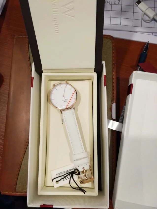 手表非常精致,女朋友带上超美,需哦活动时候买的,价格也很划算
