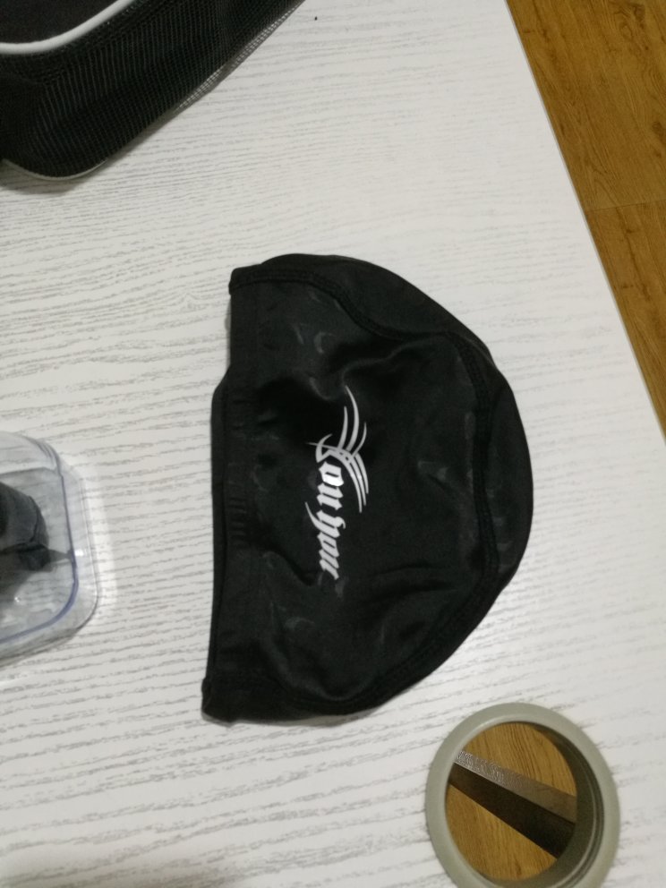 质量不错,物流给力!稍胖的人建议买大一个码的泳裤。