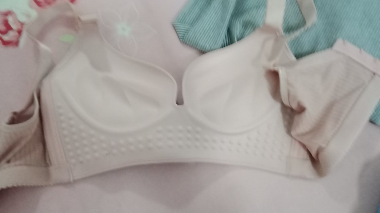 试穿了,很舒服。没想到还有一圈起按摩作用的凸起,穿上不勒,滑滑的,很舒服。