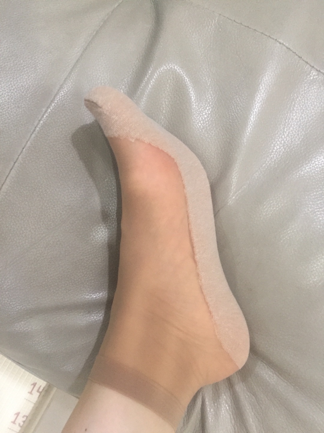 非常舒服的一款丝袜,也很好看,果然贵一点点但是质量效果都不错~我挺喜欢的
