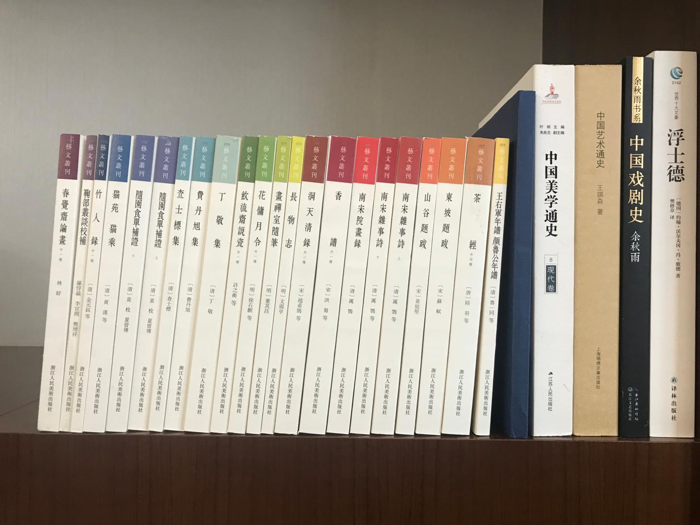 此次是大批量采购了三四百本的书籍,到货后发现质量都很不错,值得购买,价格也不贵,比实体书店的价格要便宜很多,先晒一下已经到货的书籍
