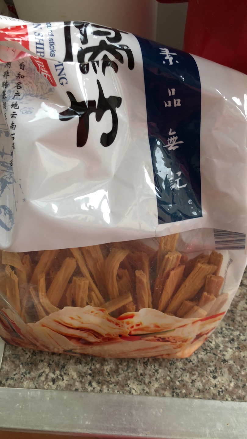 云南腐竹比富昌要好吃得多得多。颜色没有泡染,我们吃的很放心,而且味道和口感都比较好。下次有需要还来买。