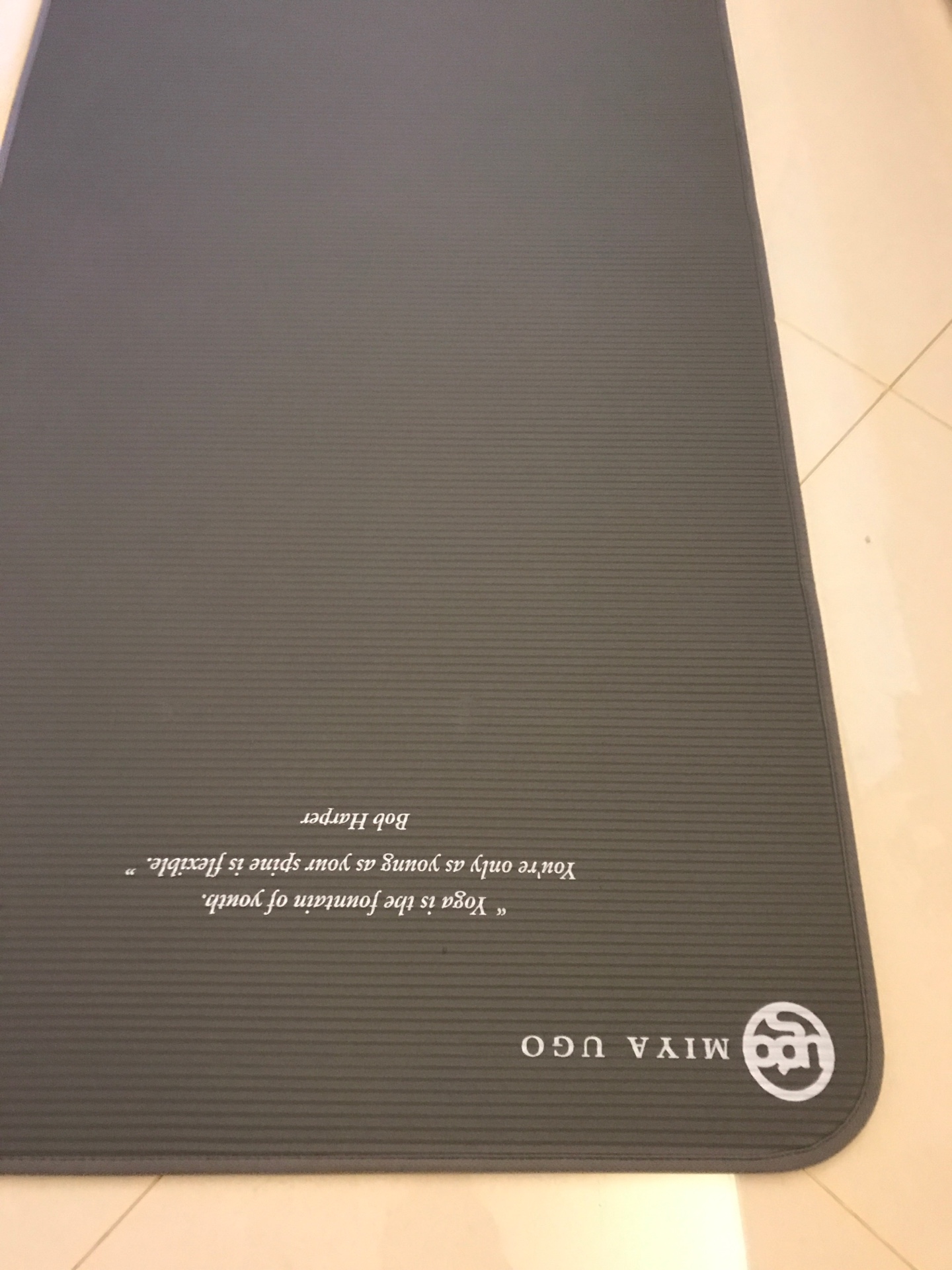 做工质量不错,舒适柔软,尺寸刚好,这顔色耐脏。
