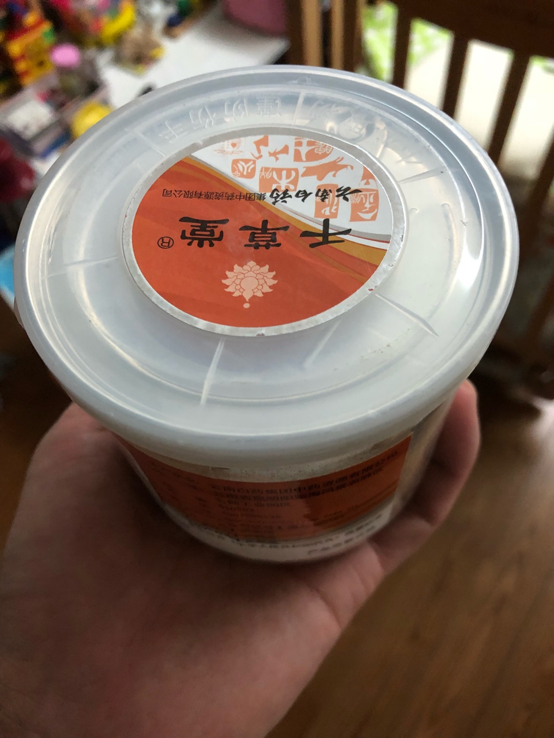 很干燥的,价格也不高,买来给宝宝洗澡的