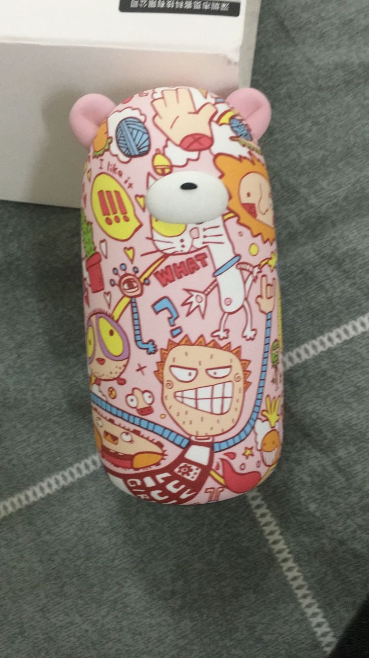 东西包装的很好,实物到手也很可爱,但是很重有半斤,续航时间不长,只能充满两次多一点点,仅供参考