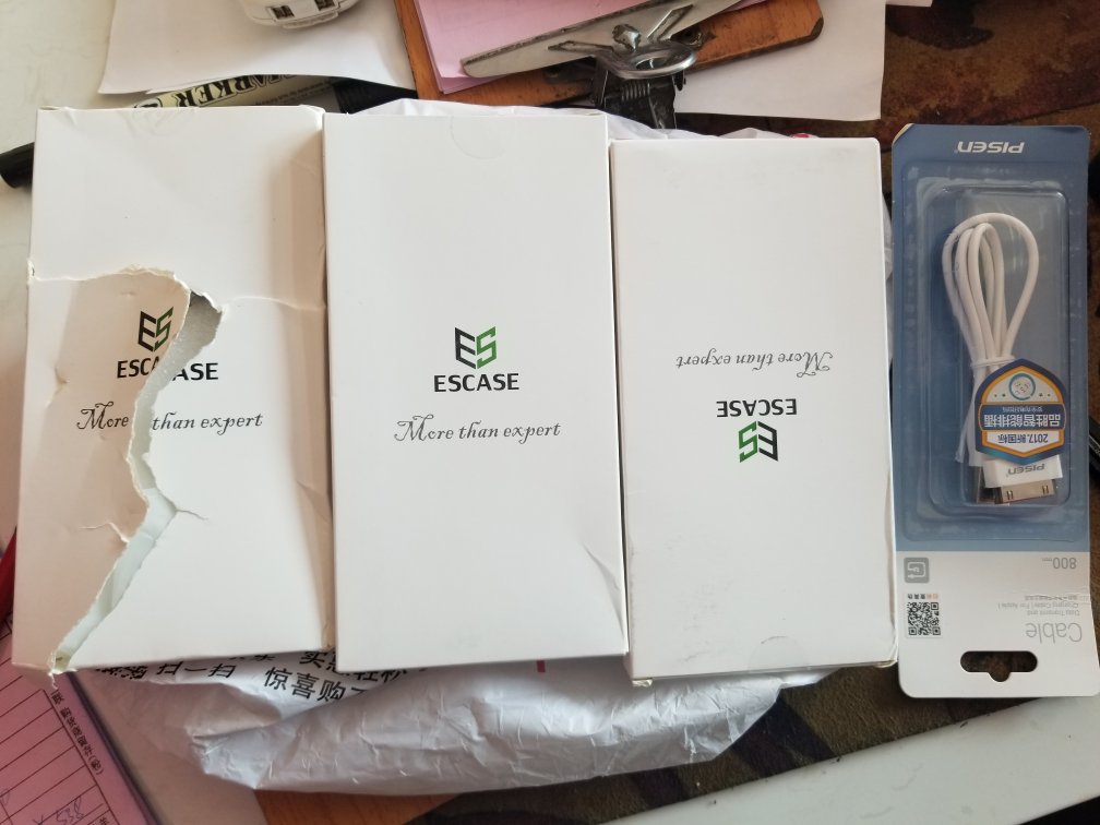 壳子不错,四个防撞角套上去有些显臃肿了