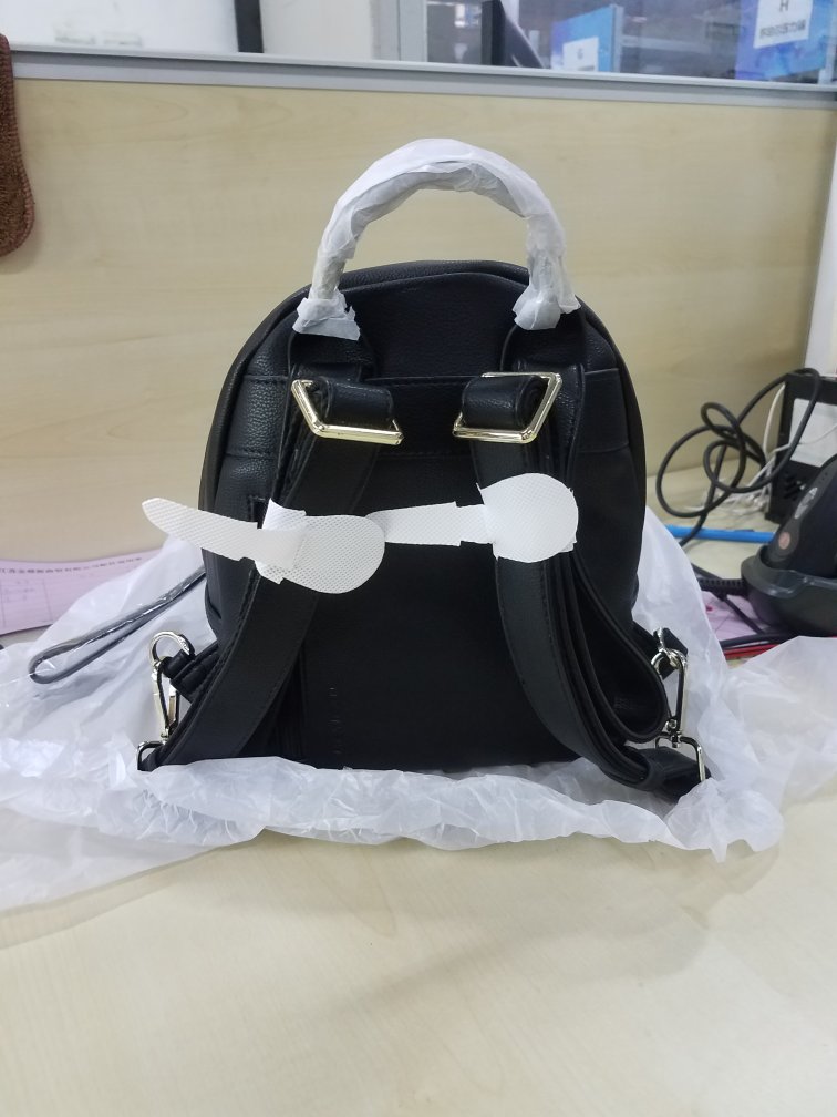 包包不错 大小适中 厚实 老婆很稀饭!!!