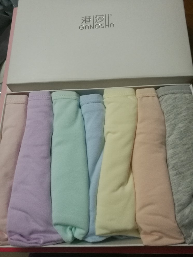 两个字:实惠。这是我买的所有商品中性价比最高的商品,价钱合适,大小合适,手感好,特别柔软,特别开心!感谢港莎!