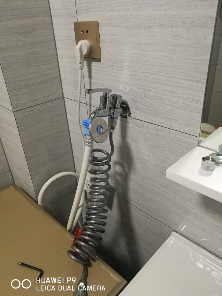家里上次买的洗衣机就是LG滚筒的,用了3年了一直很好用,这次搬新家,买洗衣机还是买LG的,这次买了个带烘干功能的,已经装好了,哈哈..肯定很好用啦...