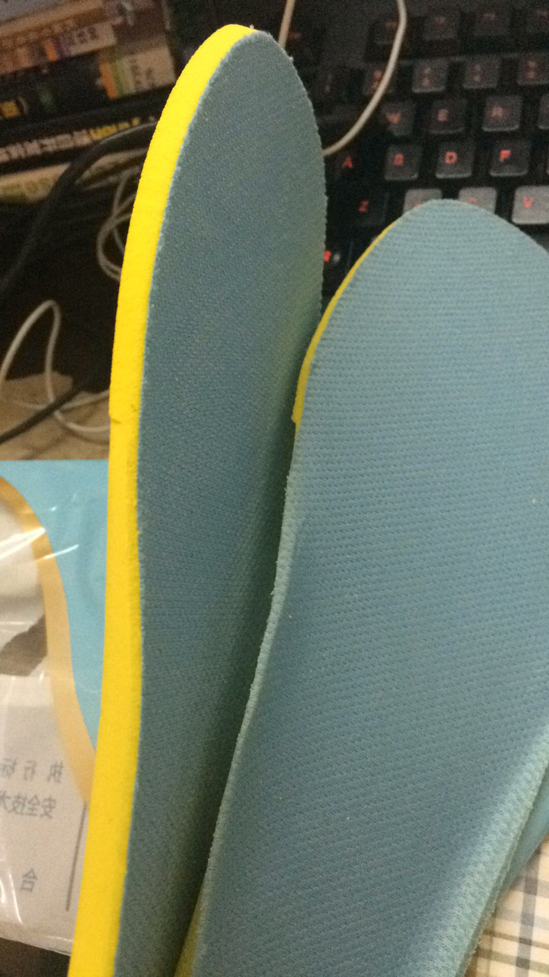 长短刚好合适,本来以为会很薄,但是厚度还不错哎