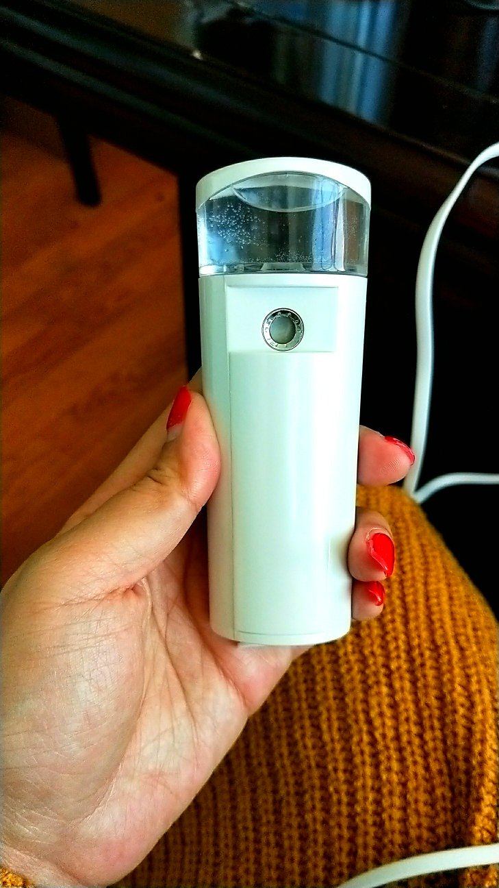 才买了不久,只用了几次,中途充过一次电,今天就坏了,不能喷了,也不能售后,郁闷