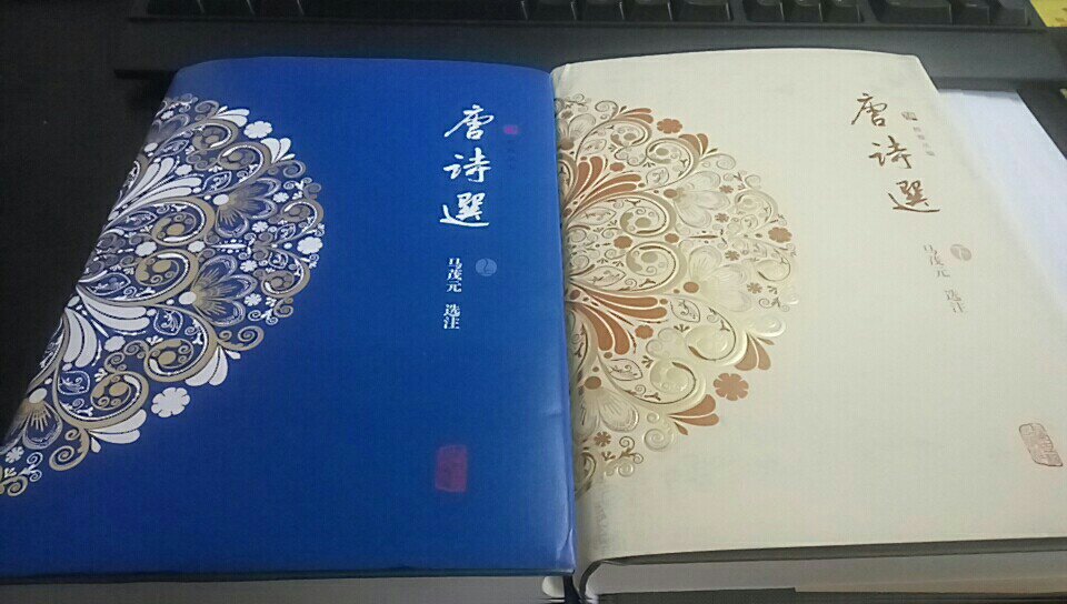 等了整整七天,书收到了这是快递最慢的一次。,简单翻了几页,内容比较丰富,但离预期还有距离。而且书的边角折了,有些破损。