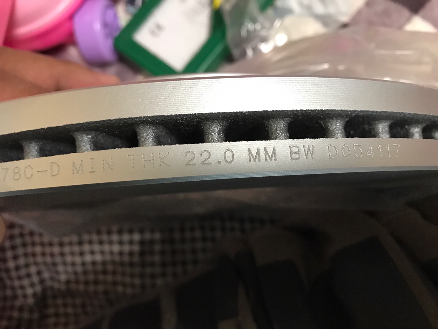 质量很好,一看就是大厂出品,等自己的原装盘再磨一磨就准备换上去