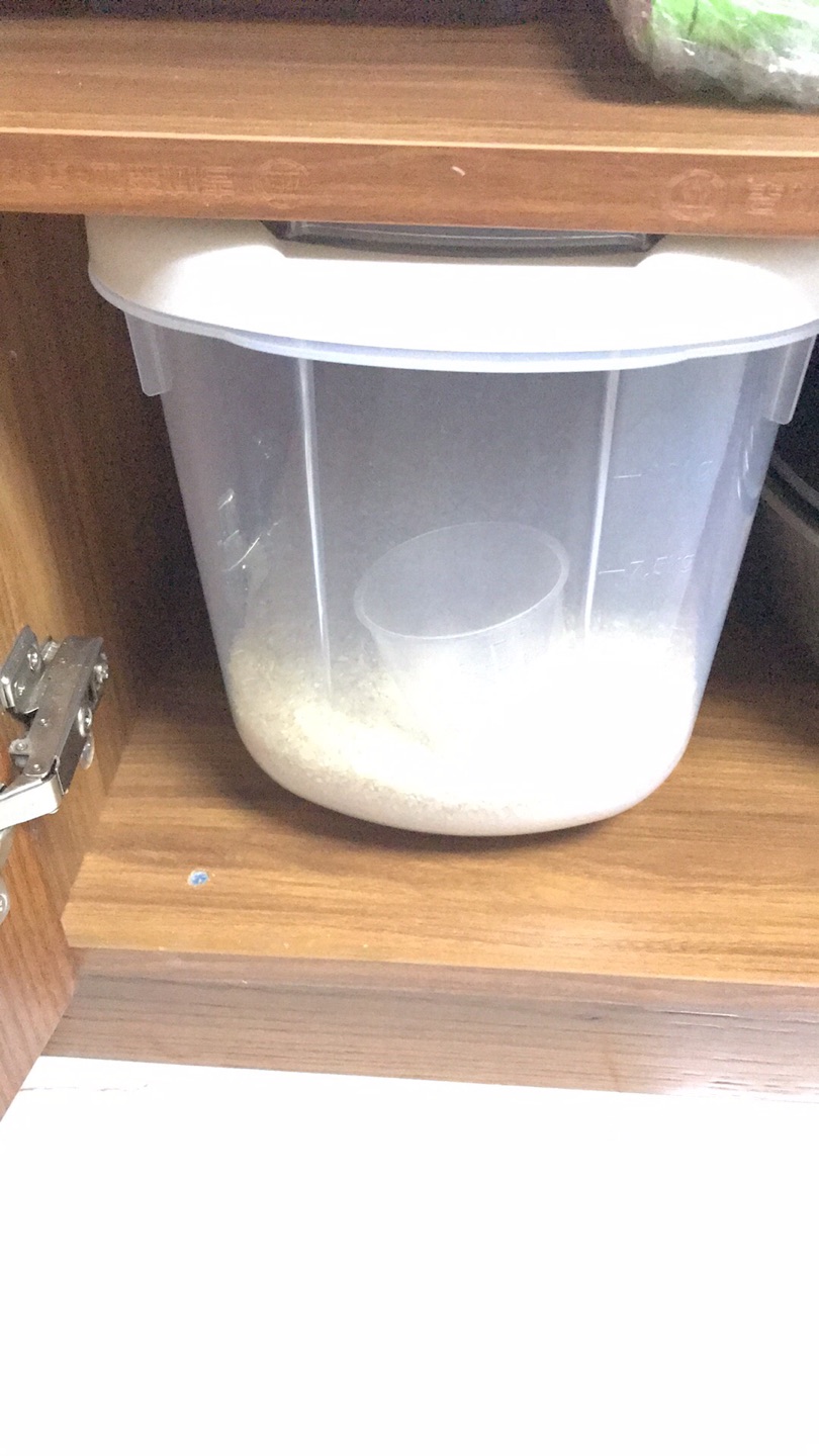 放到橱柜里正正好好,送了米杯,习惯好评!