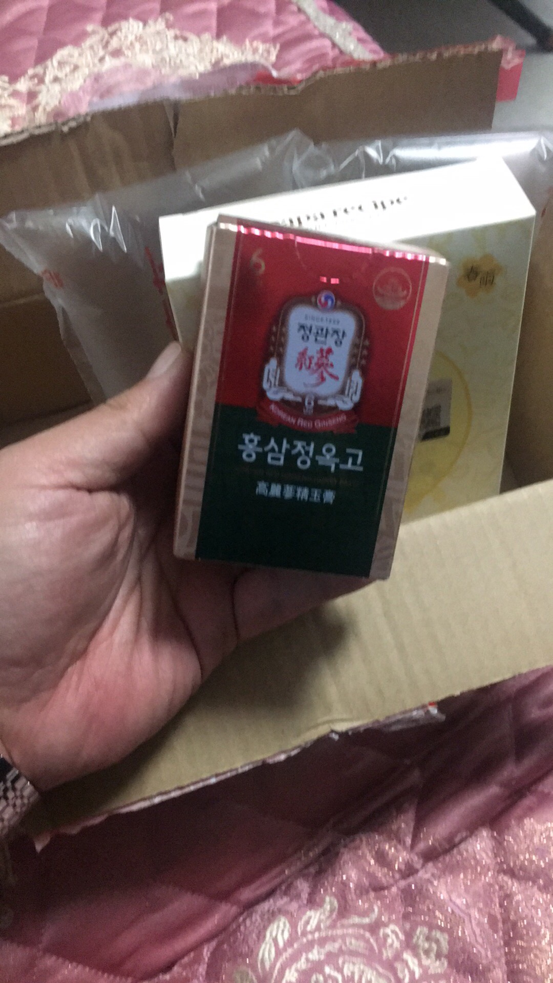 东西刚收到,还没有吃,不知道和专卖店的一样不一样