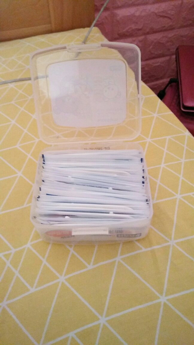 独立包装很方便卫生,大包的很划算,自己原来的盒子装^O^