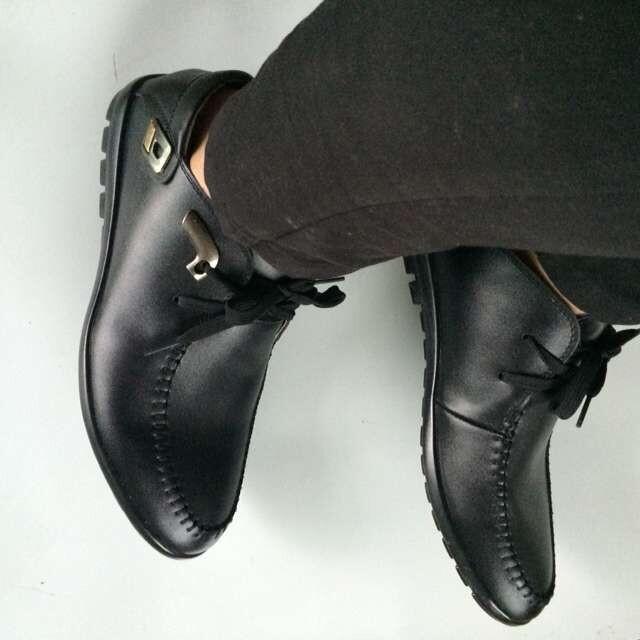 想不到第2天就收到了 上班穿着正合适 鞋底很舒服 耐穿