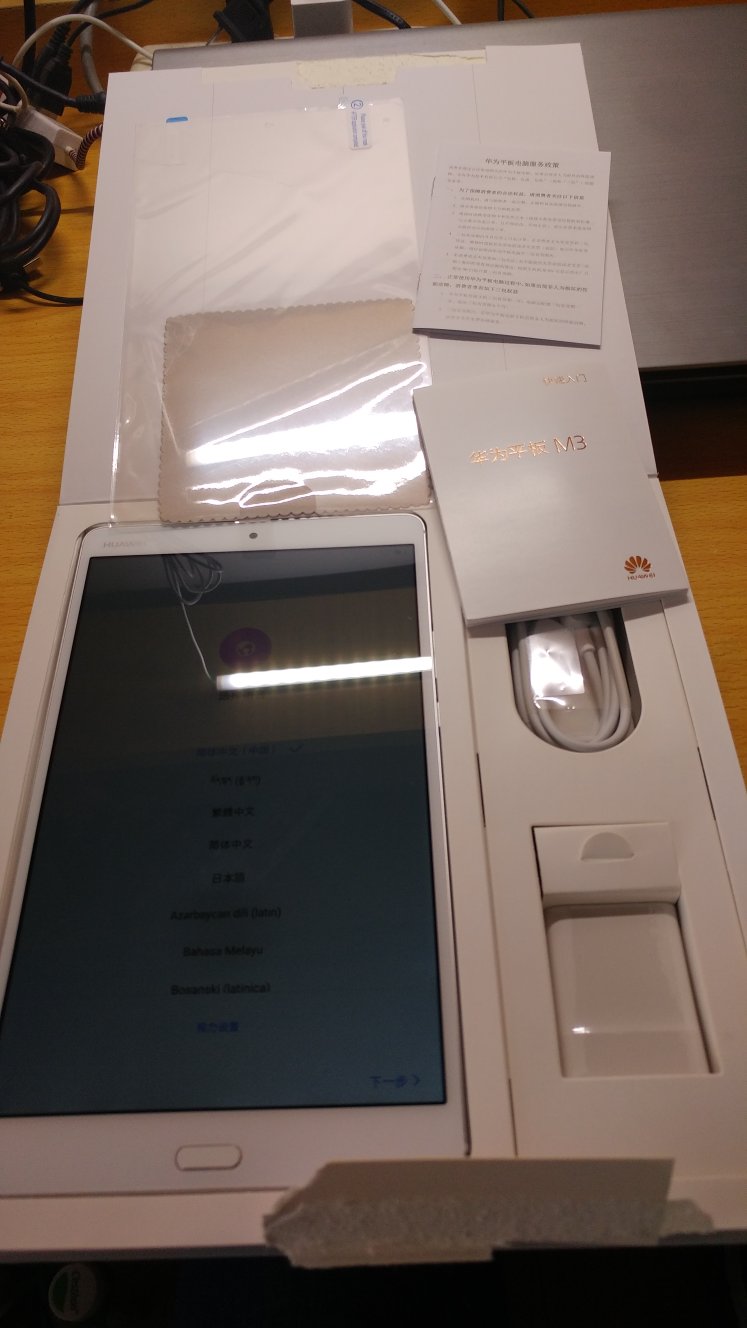 用了一段时间,系统流畅,没有卡顿。玩游戏看视频都很好。没看到有拖影,性价比很高,值得购买。