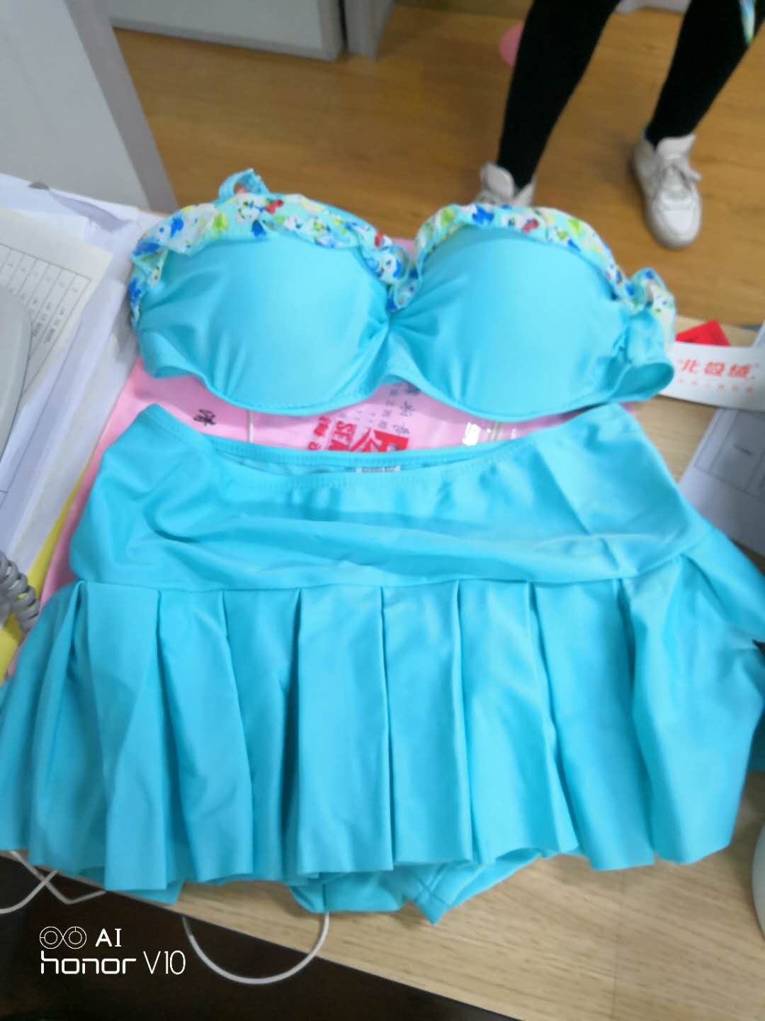 衣服漂亮合身,绝对物超所值,没有色差,质量好,好评,下次再购买