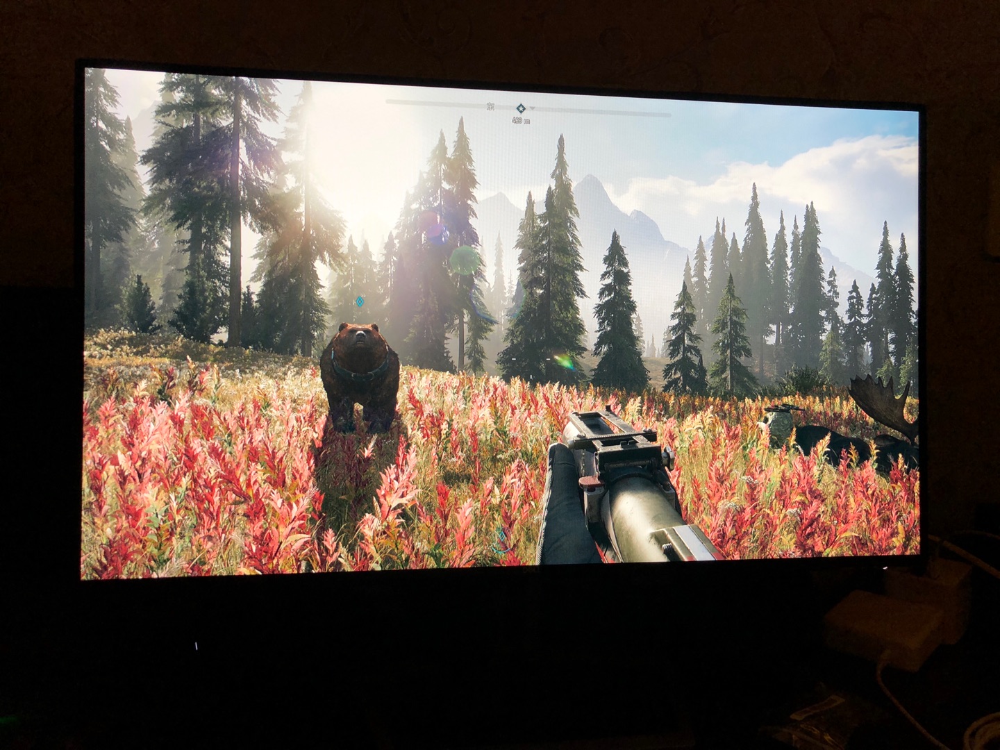 如果为了配ps4pro建议考虑好了再入手 hdr的效果偏黄 孤岛惊魂5和gts画面的效果就感觉到了秋天一样 如果需要音箱可以参考戴尔自己的推荐音箱 也不贵
