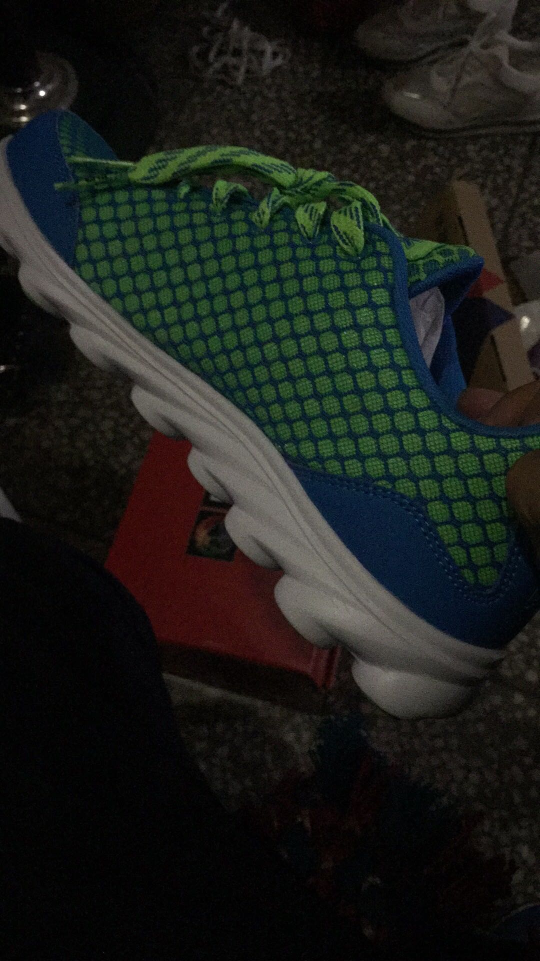 东西差不多吧,有点瘦,主要是脚肥