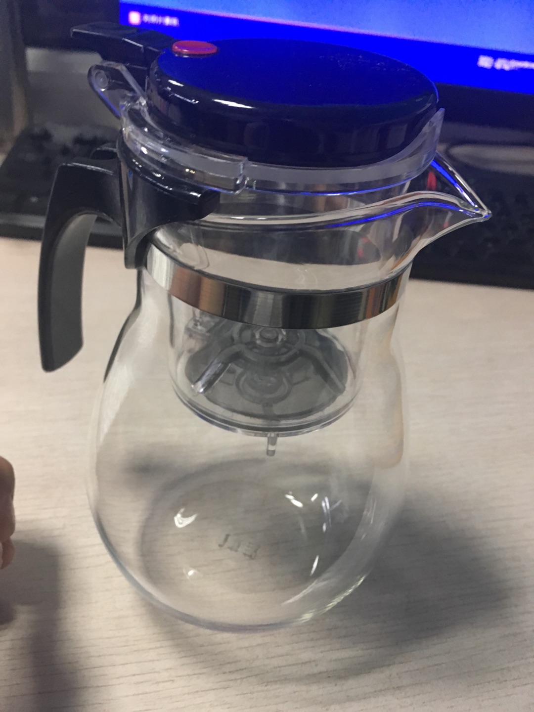 很不错的一个茶壶,泡茶非常方便,量也刚刚好,这次买的这个不错,呵呵