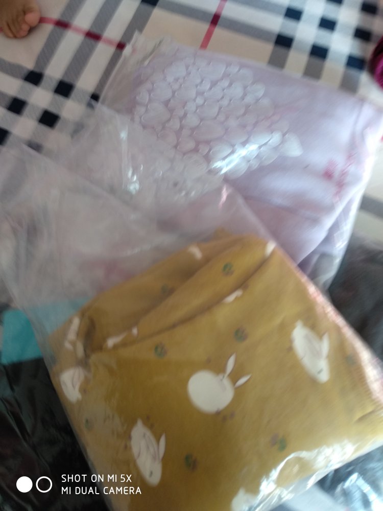 不错,孩子穿着大点。衣服质量挺好的。