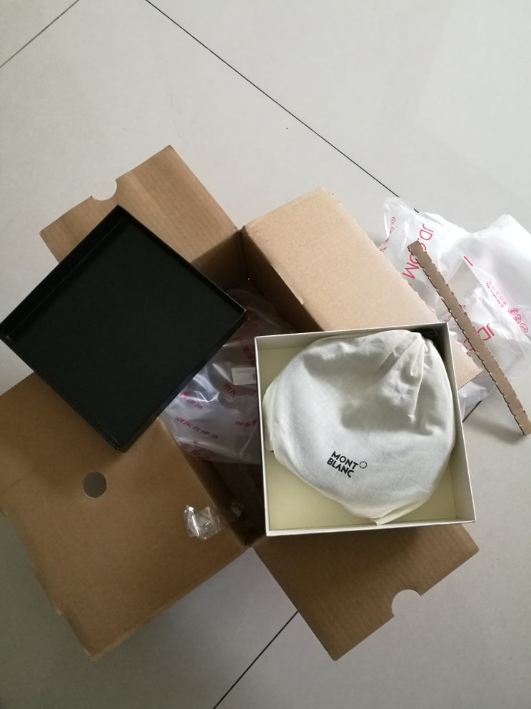 物流快,包装盒,无发票,牛皮不错,带窄,头小,低调,总得感觉一般