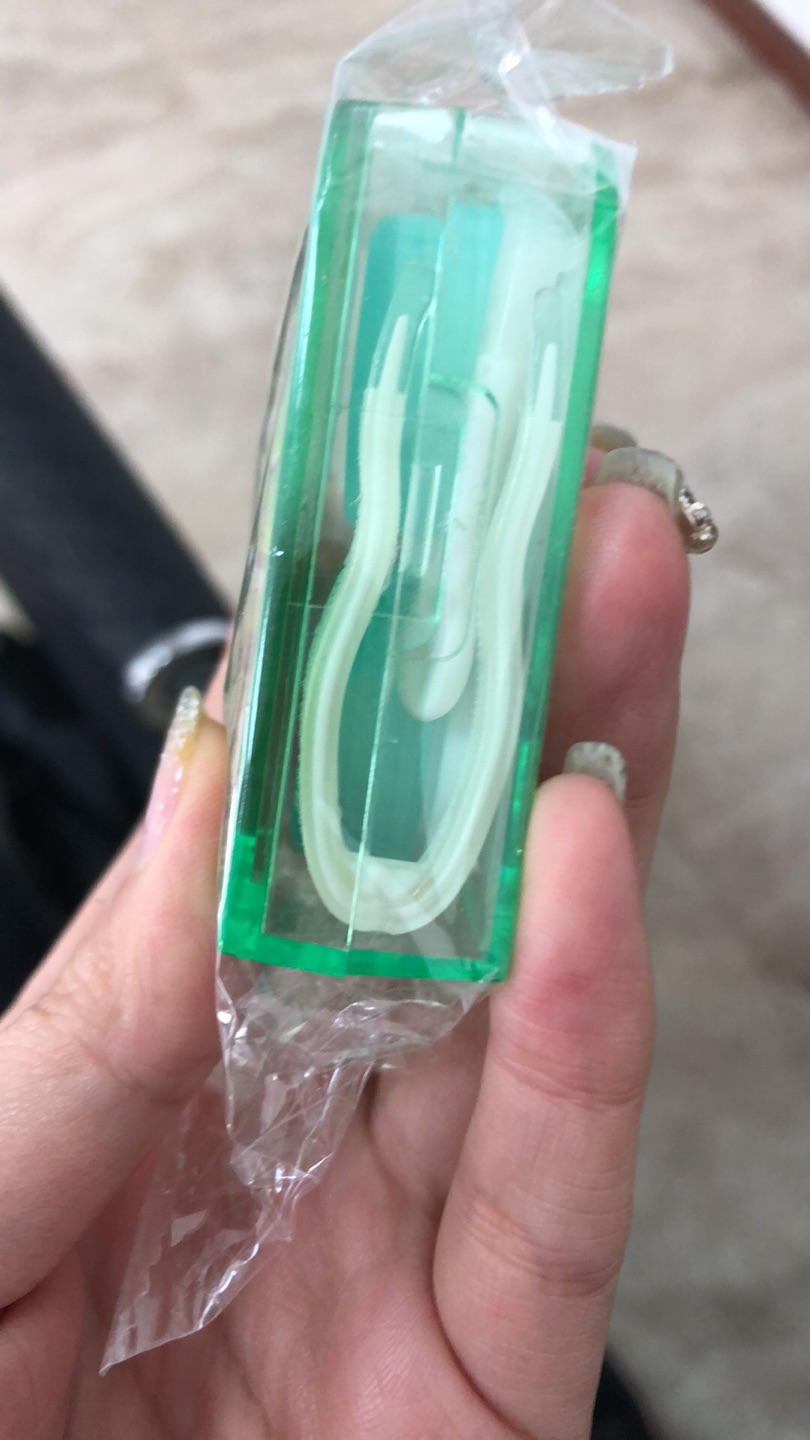 宝贝很好,果然没让我失望,之前就有看过很多次,一直在犹豫是否要买,哈哈,看了又看,想了又想……终于没忍住还是下手了。难得这么快就发货了,收到货果然不出所望!实物基本和照片一摸一样!很喜欢,过一段时间再来追评!期待我的效果吧…,我买的时候是搞活动,居然被我抢到了,我买的格,细节完美。包装和颜色都很好,买的挺划算五星好评会回购,推荐安利,值得购买的产品,很喜欢,具体请看图。不错,都夸我会买,客服态度也是很好。满意