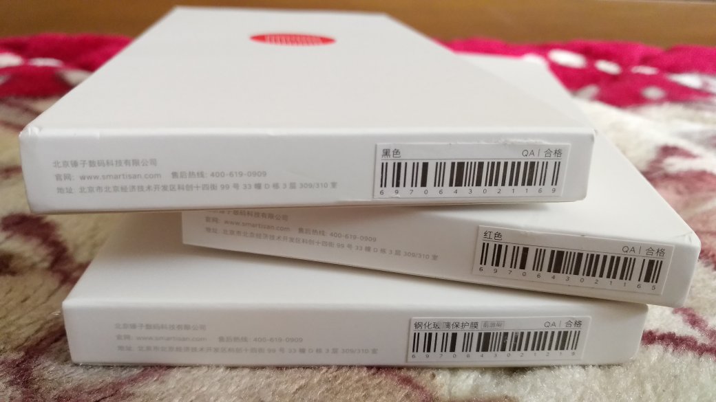 特价*买的,感觉不错,毕竟原装膜。感觉略滑