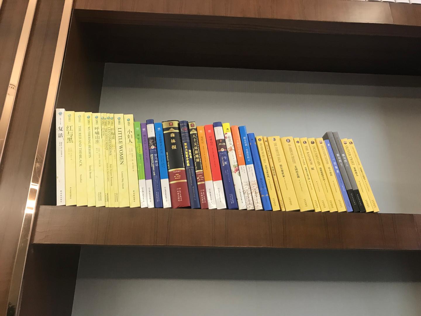 此次是大批量采购了三四百本的书籍,到货后发现质量都很不错,值得购买,价格也不贵,比实体书店的价格要便宜很多,先晒一下已经到货的书籍