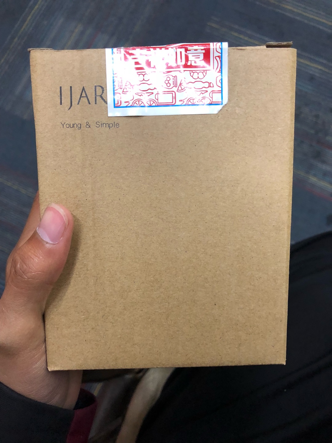 杯子没有异味,物流速度很快,都是完整的,没有破碎