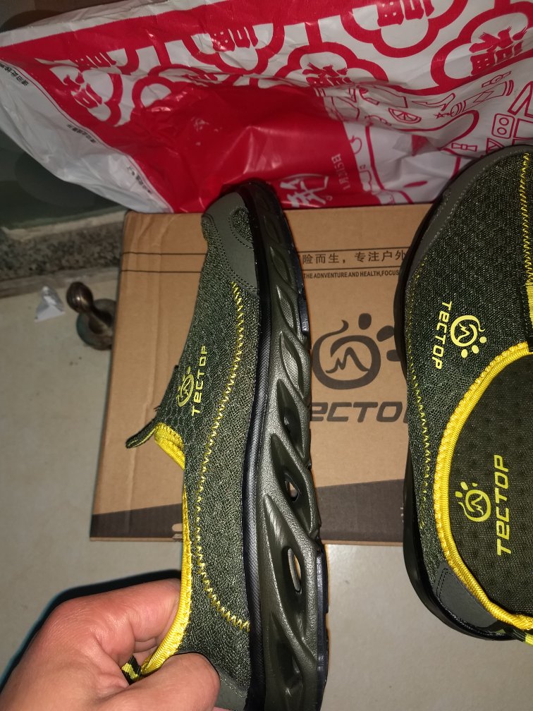 真的很轻便了 ,品牌不知名,但是质量看起来也不差,价格还行,