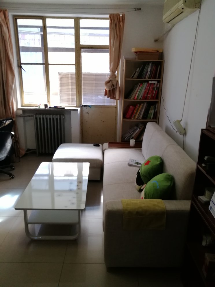 非常好安装,还算牢固,有小孩的家庭不太合适,小孩爬上去可能扛不住