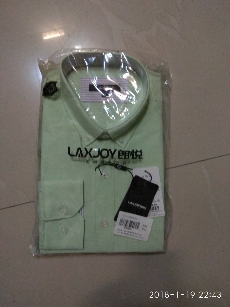 哎呀 断码了。想买小一码,没有。好郁闷。衣服质量很好。