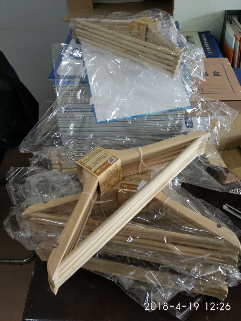 不错不错,比较光滑,无毛刺。到两边的边缘如果能大圆角过渡就更好了。准备再购买一批。看有没活动。味道不算大,希望能持久