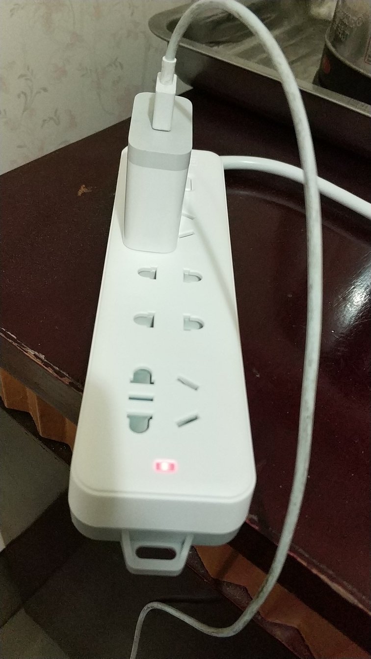 试用中,外包装美观,自带的托线很粗很结实