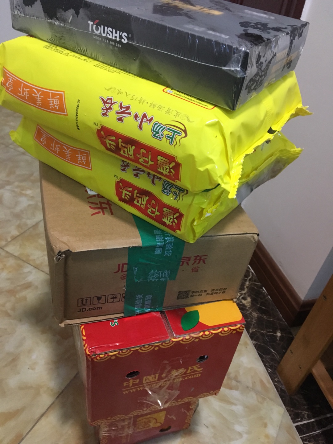 送货很快,不过不是很新鲜,有几个坏的,总得来说还好吧